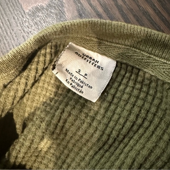 Urban Outfiters | men's small olive green waffle knit longsleeve sweater raw hem - Picture 7 of 8